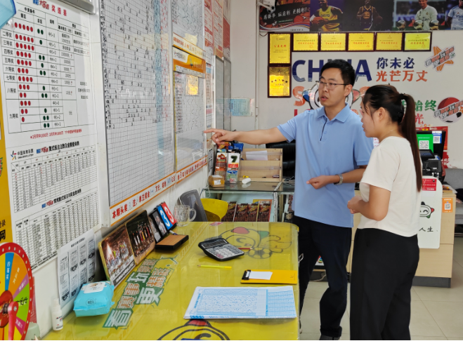 闫亮亮：用初心深耕豫东乡道 让体彩情落地生暖（本人照片）